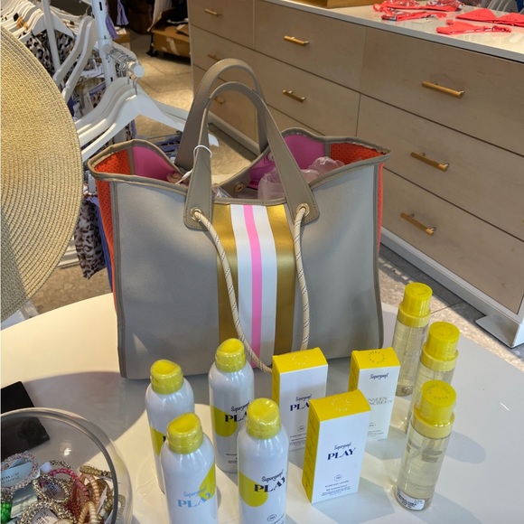 Shiraleah Neoprene Beach Tote - Picture 10 of 10